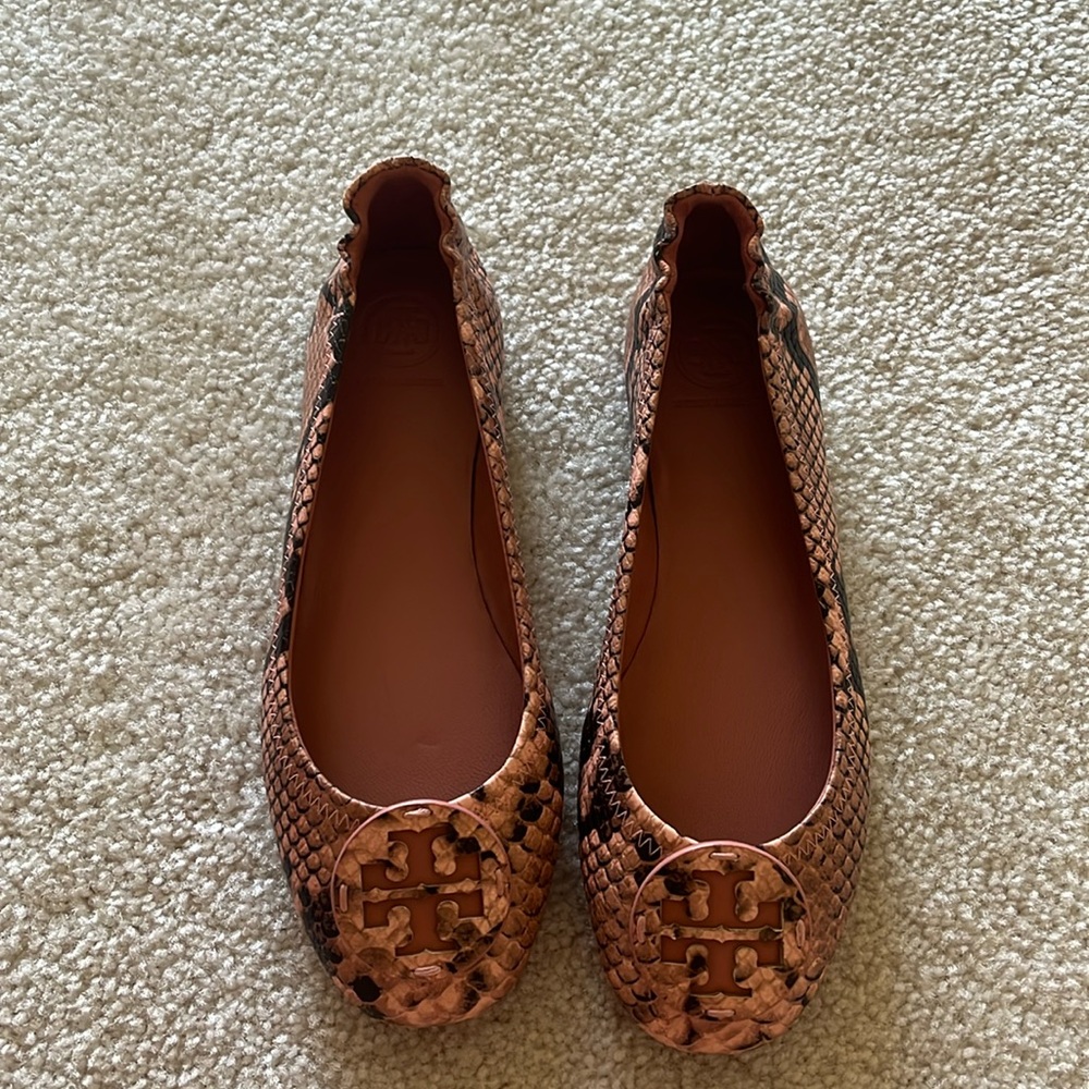 NWT Tory Burch Minnie Travel Ballet with Leather Logo snakeskin printed